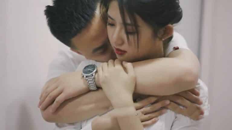 dit-em-gai-gian-chong-luc-nua-dem-di-dao